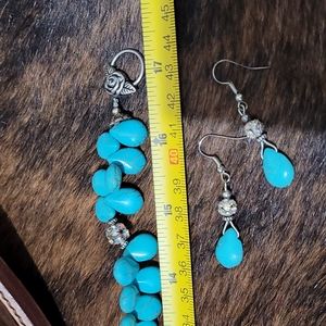 Turquoise necklace & matching earrings